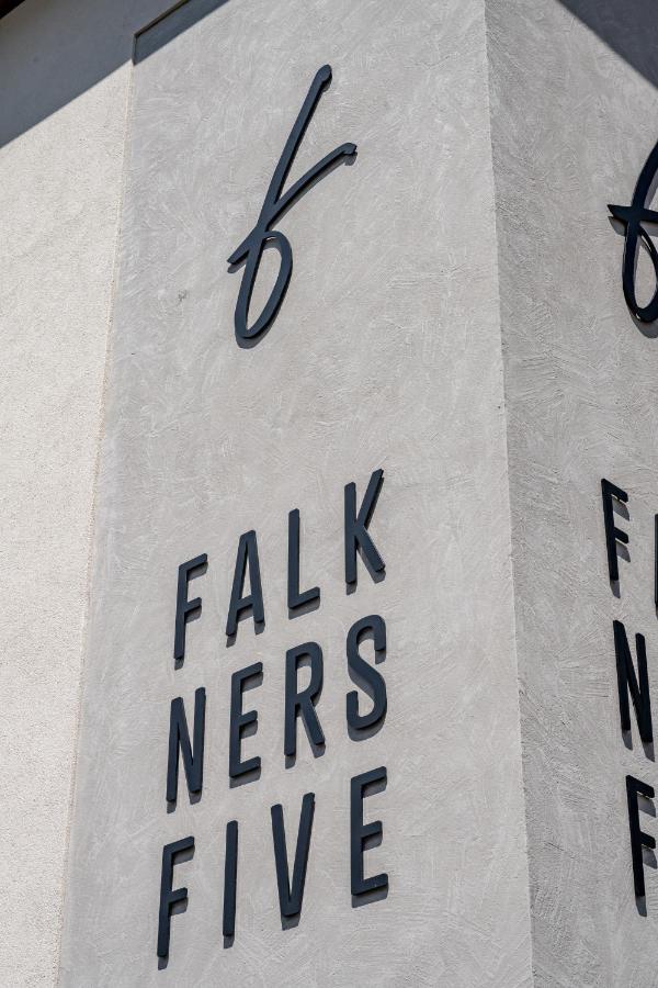 Falkners Five Oetz Buitenkant foto